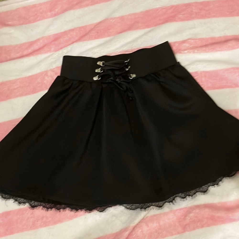 Hot Topic black skirt with lace